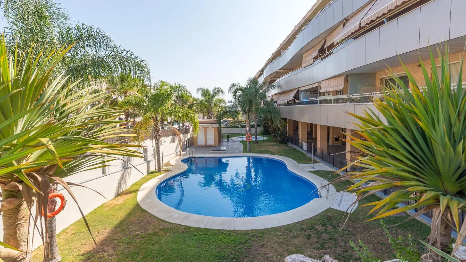 Hill Apartment With Terrace, Parking, Pool & Paddle Court 토레몰리노스 0*,  스페인