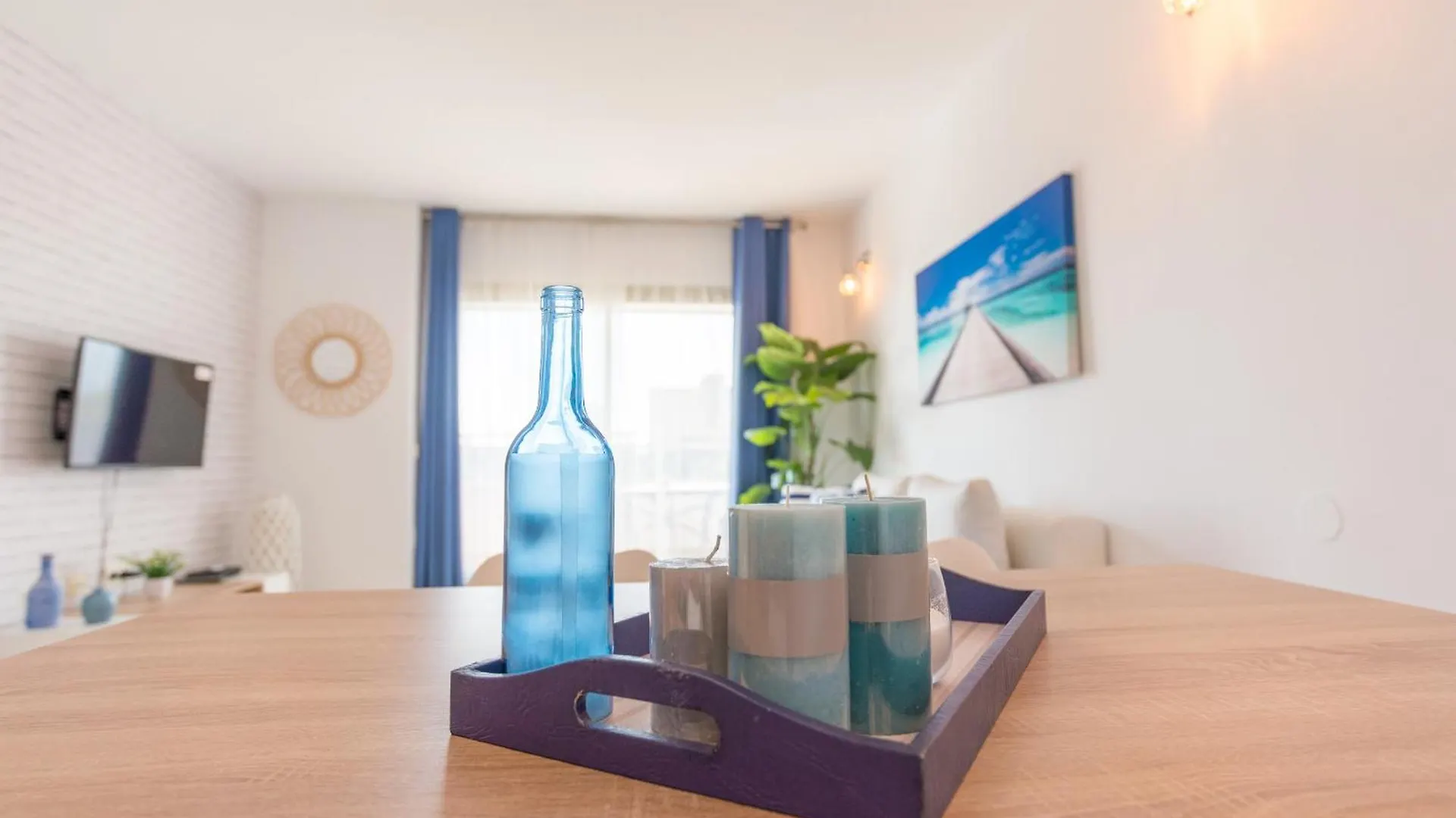 Hill Apartment With Terrace, Parking, Pool & Paddle Court 토레몰리노스 0*,  스페인