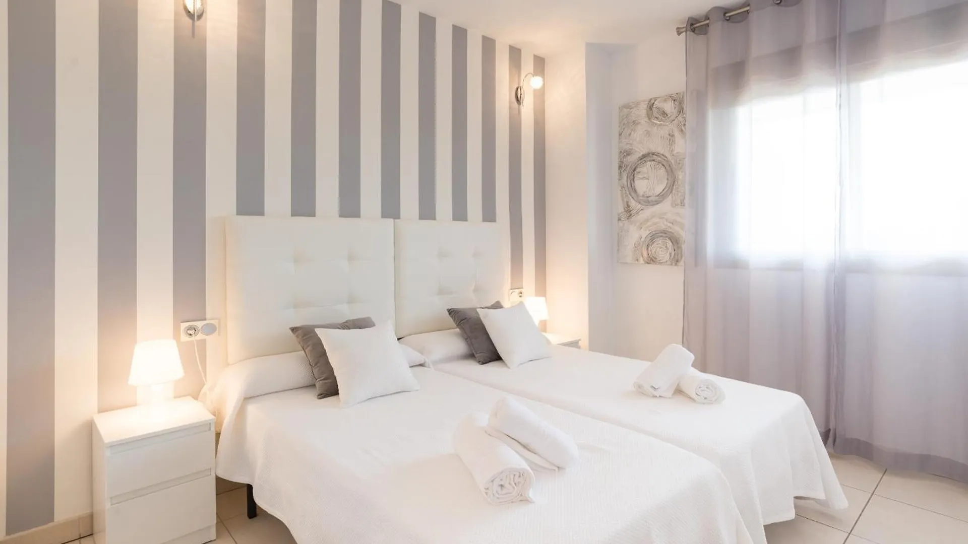 Hill Apartment With Terrace, Parking, Pool & Paddle Court 토레몰리노스