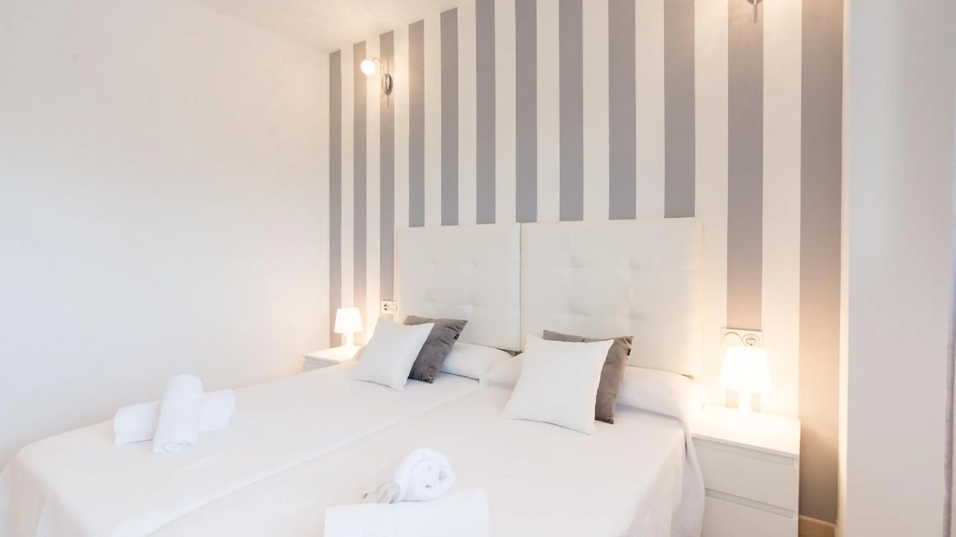 Hill Apartment With Terrace, Parking, Pool & Paddle Court 토레몰리노스