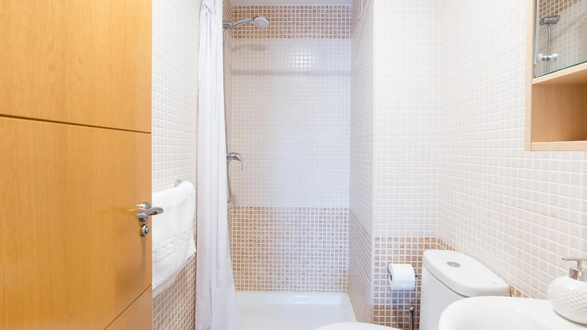 Hill Apartment With Terrace, Parking, Pool & Paddle Court 토레몰리노스
