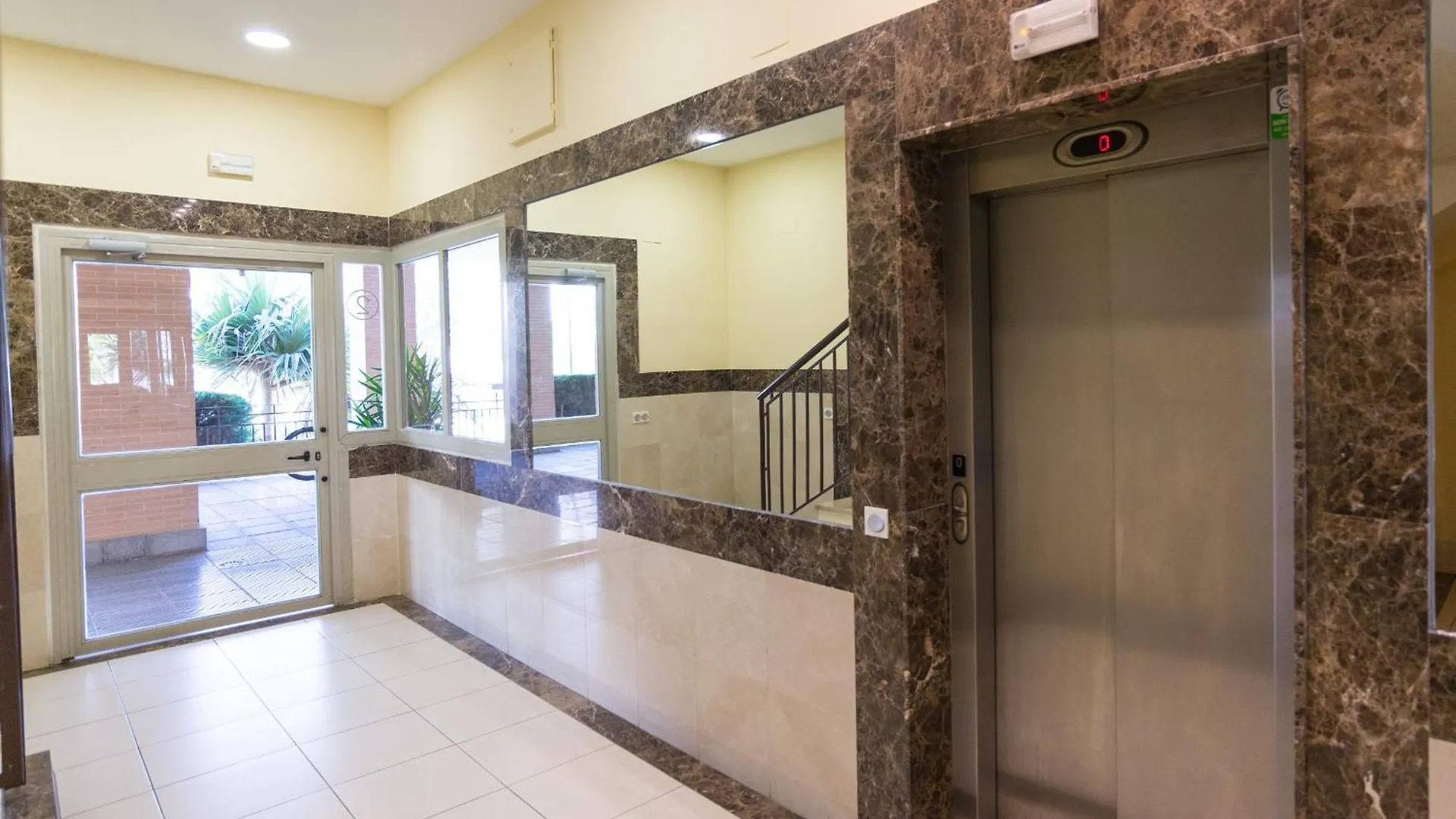Hill Apartment With Terrace, Parking, Pool & Paddle Court 토레몰리노스