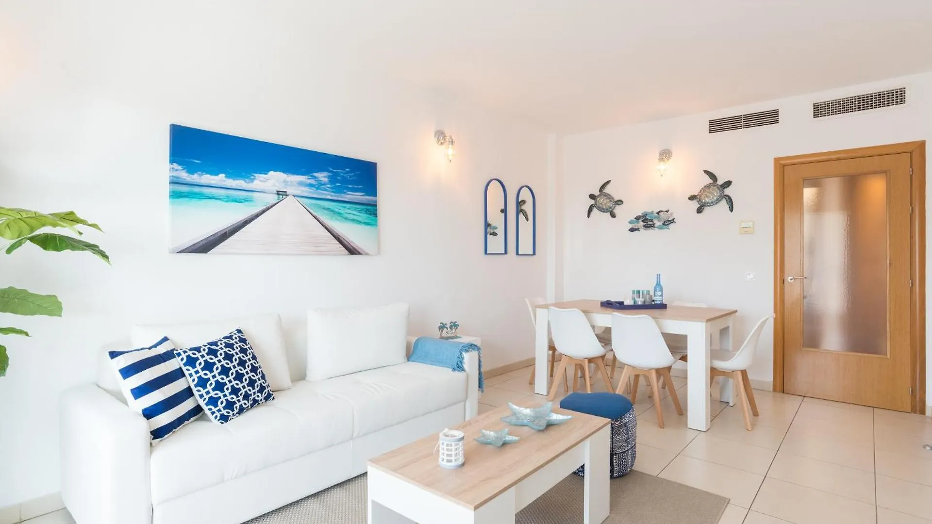 Hill Apartment With Terrace, Parking, Pool & Paddle Court 토레몰리노스