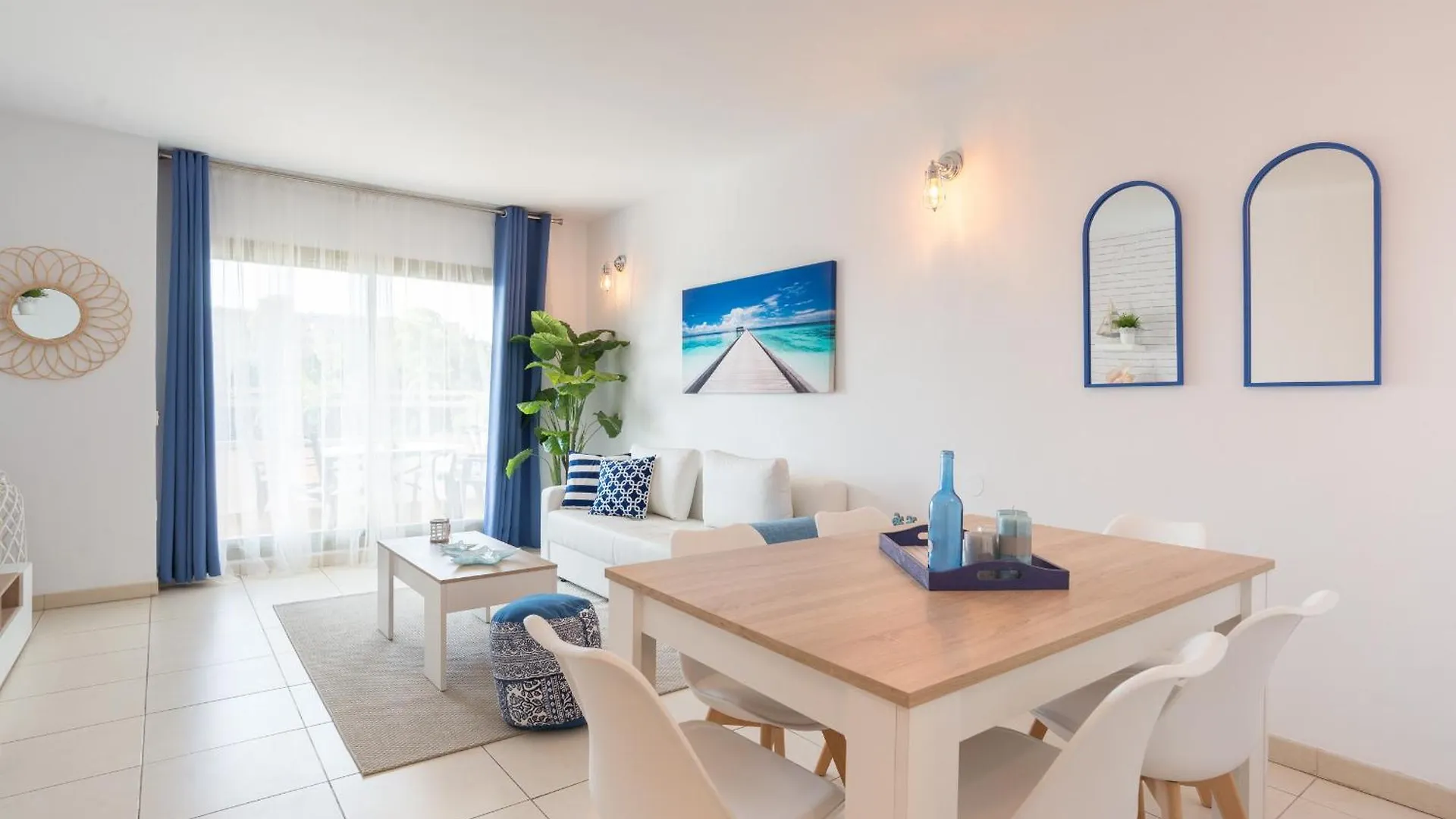 Hill Apartment With Terrace, Parking, Pool & Paddle Court 토레몰리노스