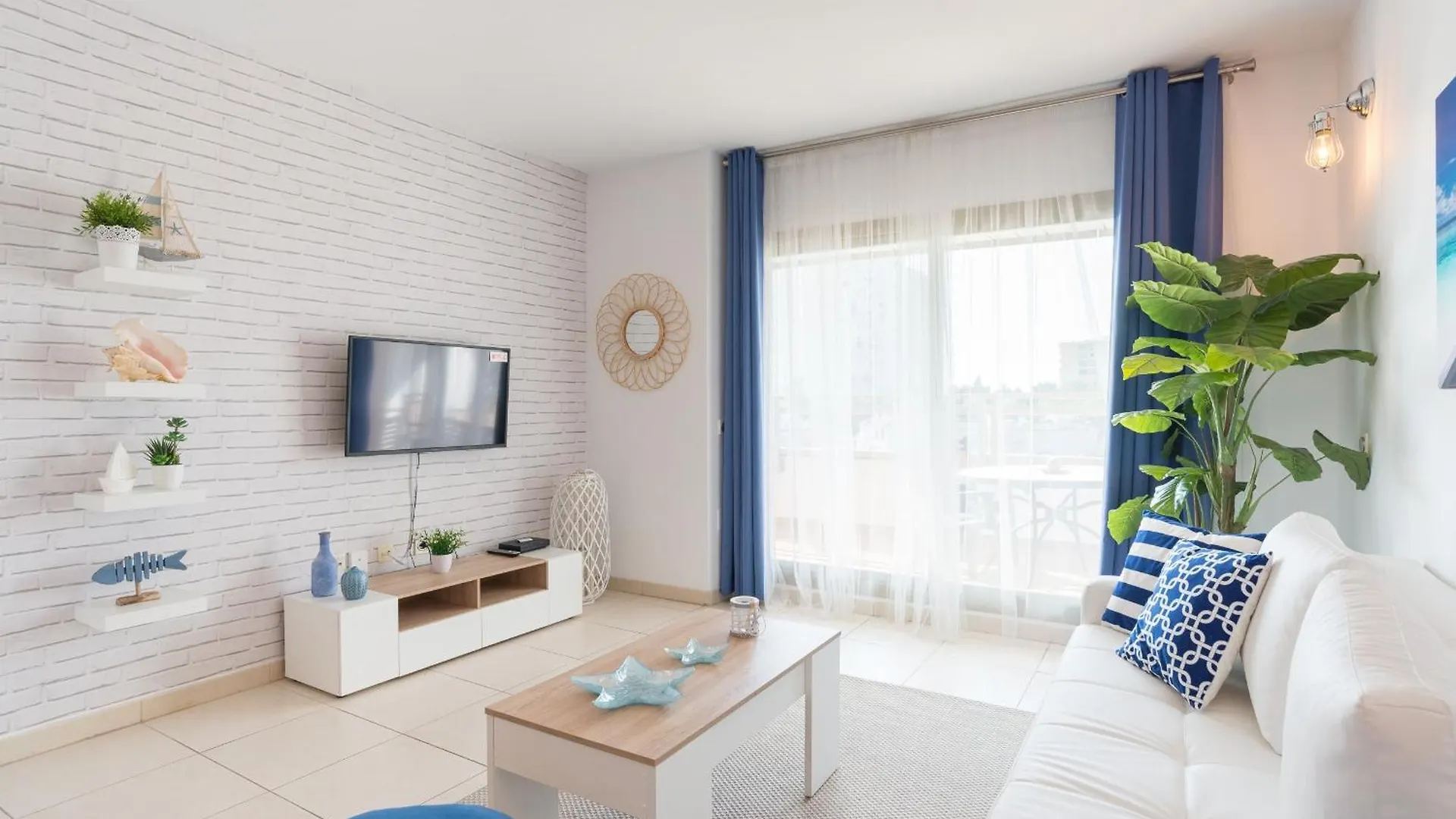 Hill Apartment With Terrace, Parking, Pool & Paddle Court 토레몰리노스 0*,