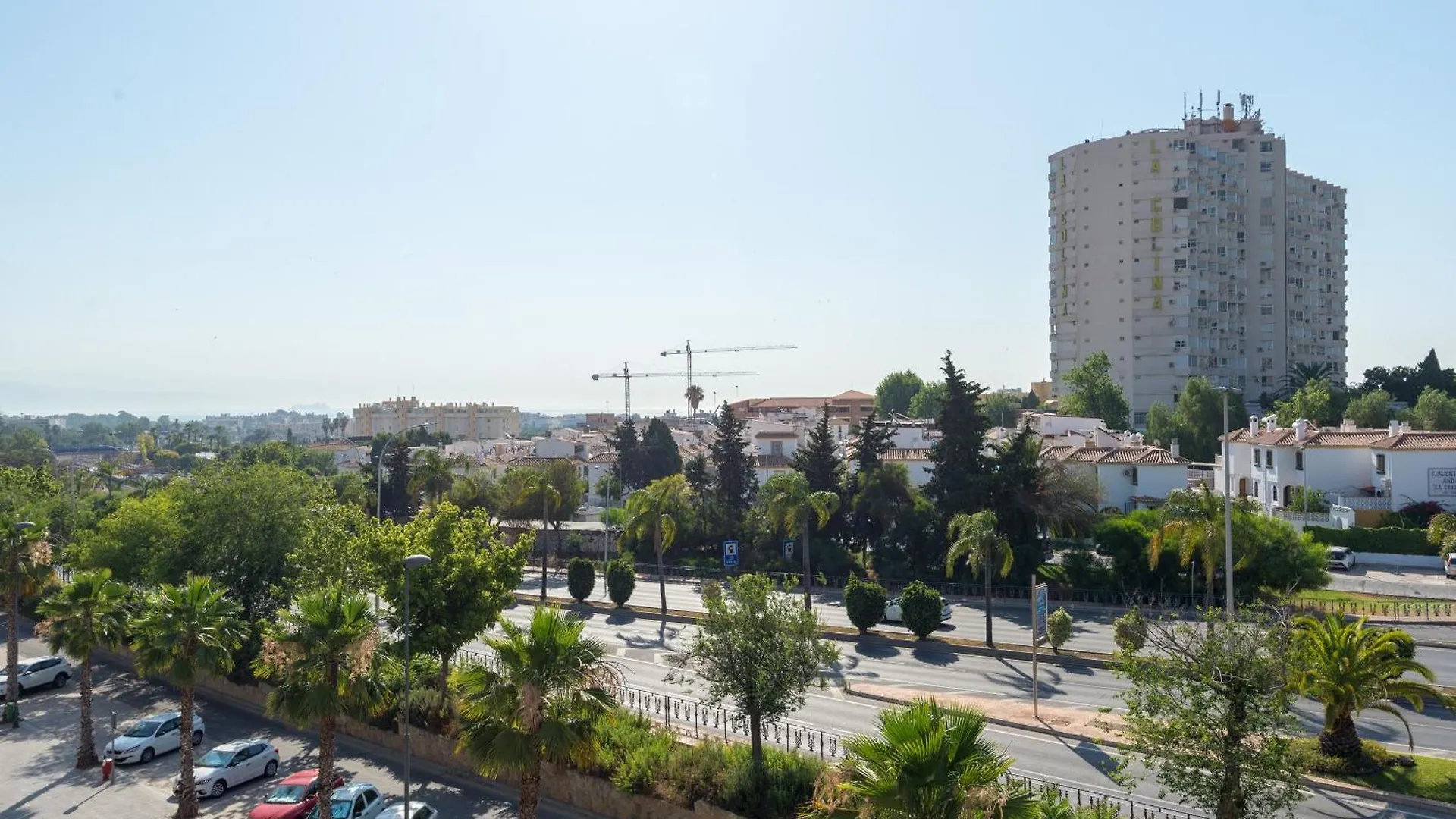 Hill Apartment With Terrace, Parking, Pool & Paddle Court 토레몰리노스